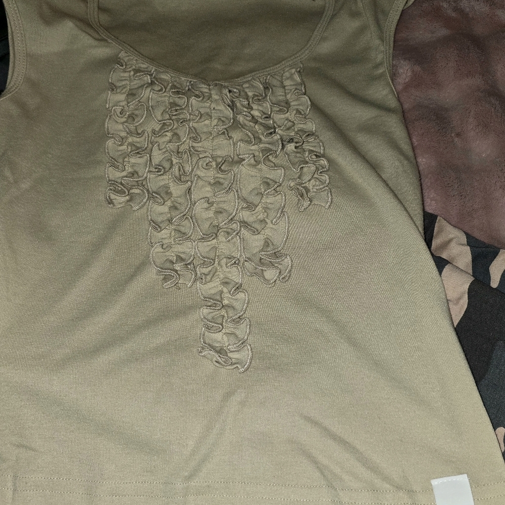 Camouflage Pants And Ruffle Top - Picture 2 of 3